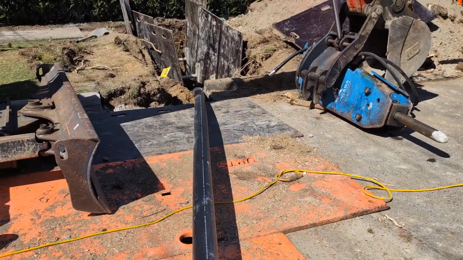 Gary's Pipelining crew on a job site